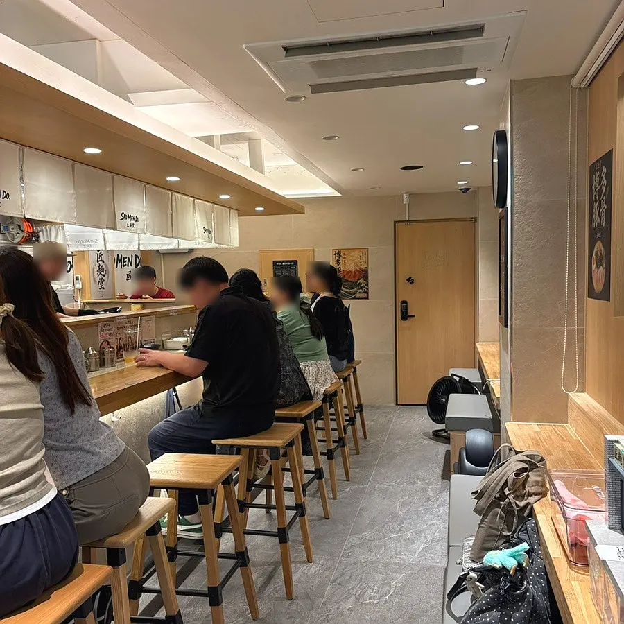 Overview of Shomendo's roughly 15-seat dining area