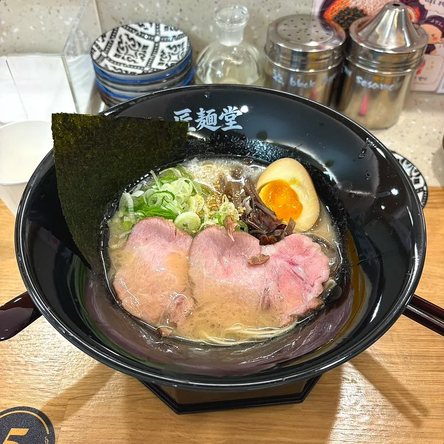 Hakata tonkotsu ramen topped with chashu, seaweed, and kikurage