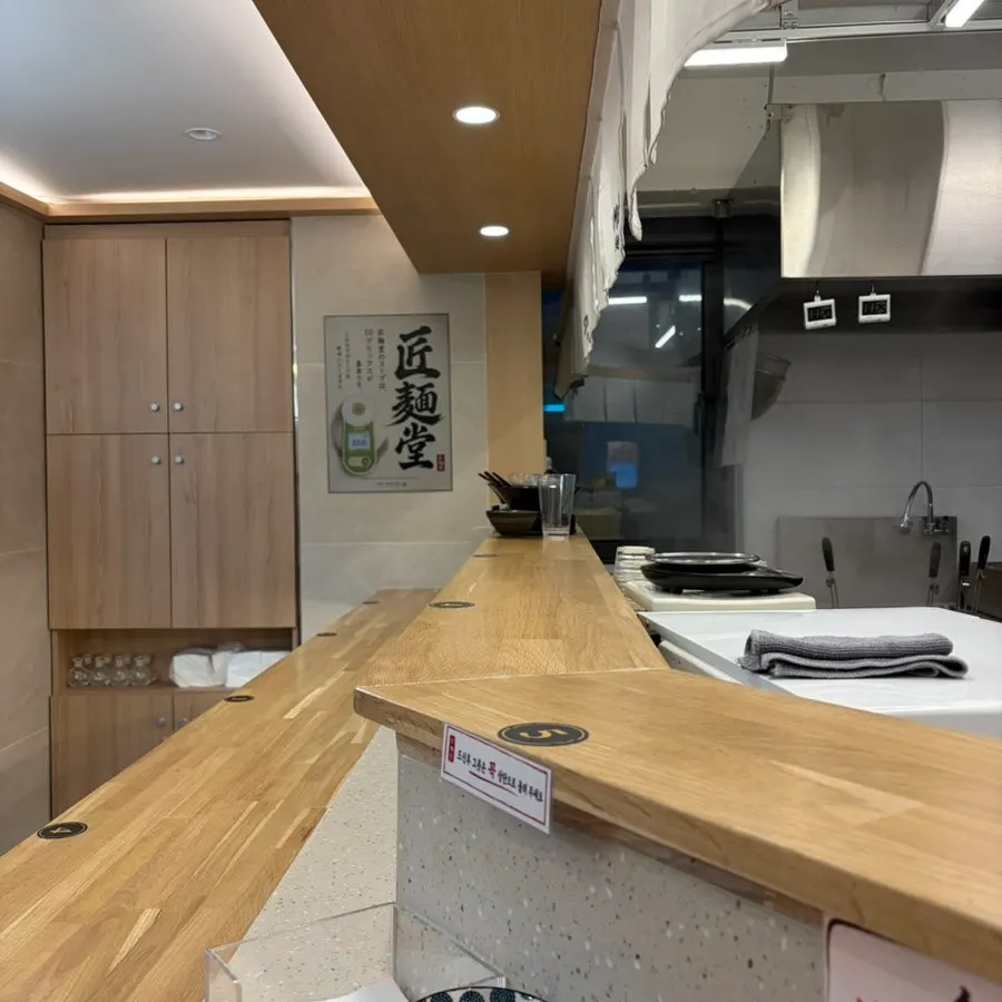 쇼멘도 내부 바 테이블 좌석