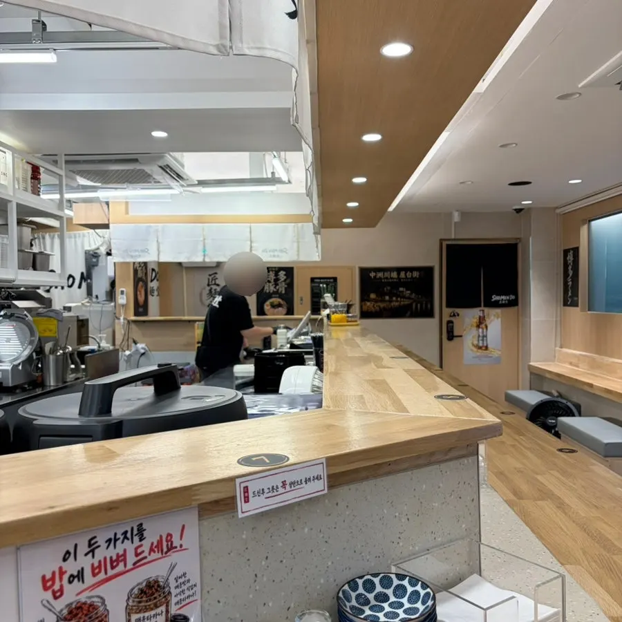 쇼멘도 오픈키친과 깔끔한 주방