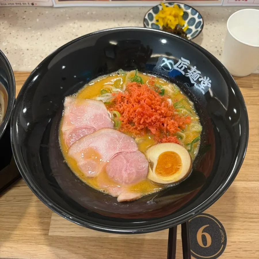 빠르게 나온 라멘 두 그릇과 교자