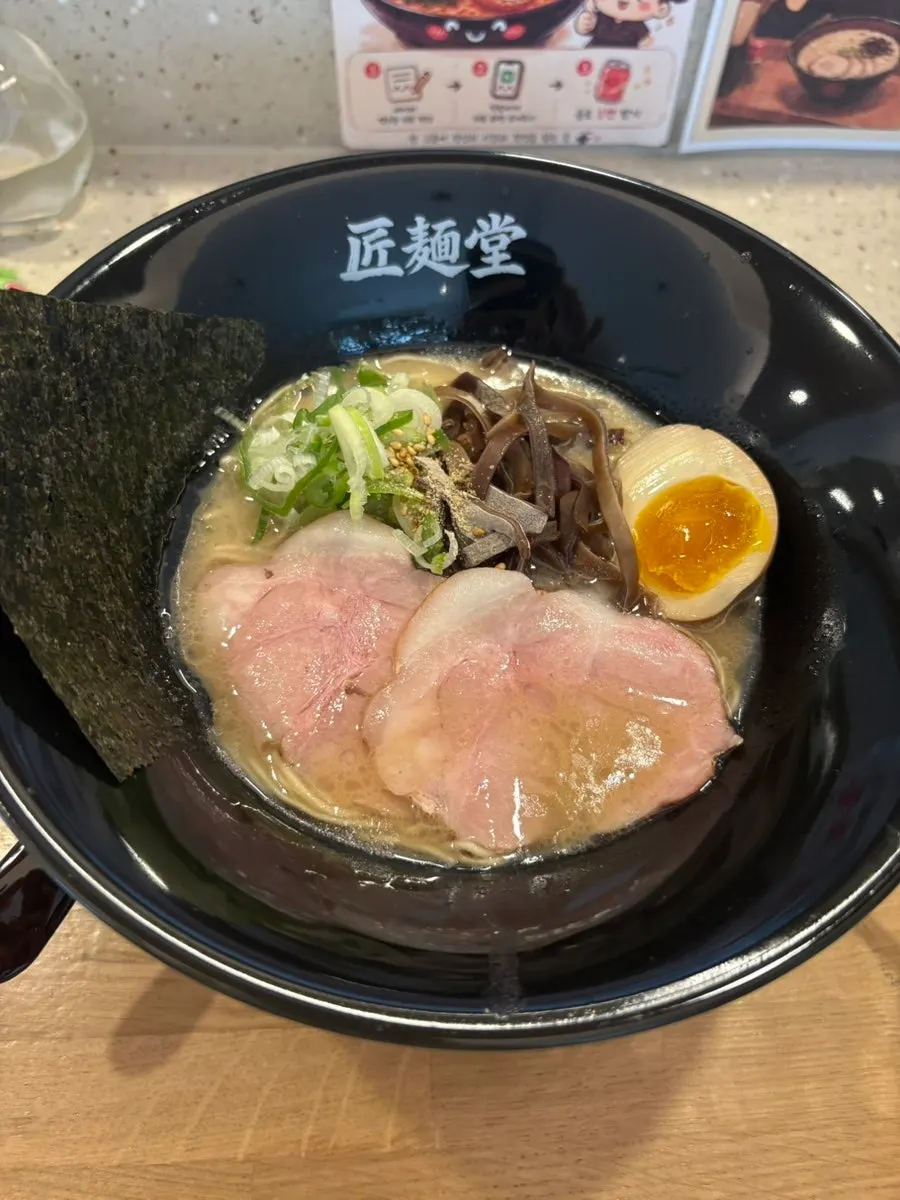 Shomendo's signature Hakata tonkotsu ramen