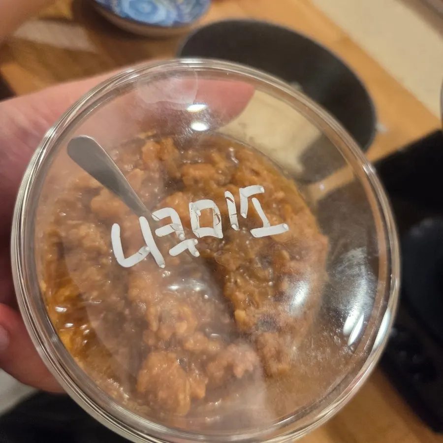 밥에 타카나와 니쿠미소를 올린 모습