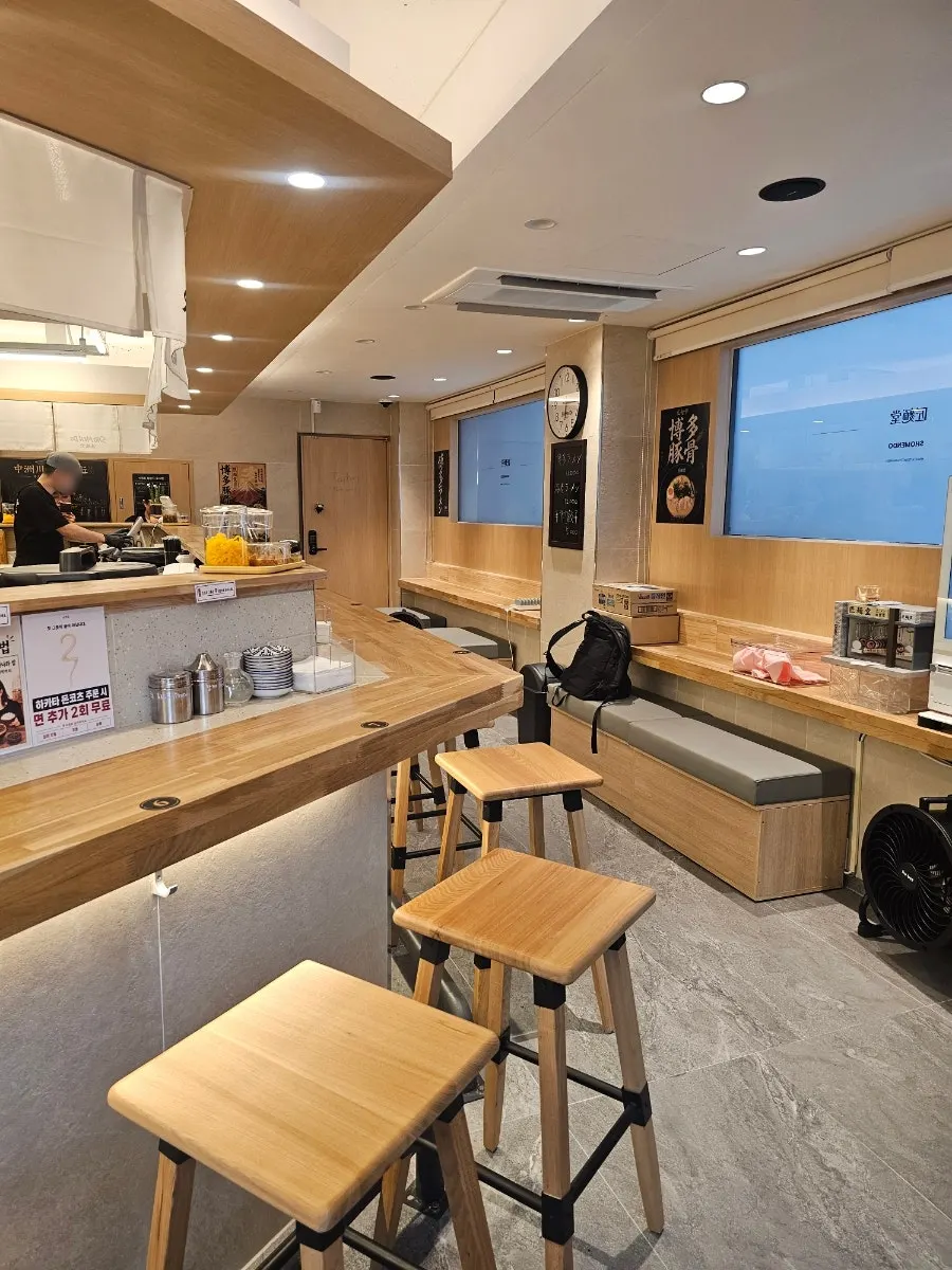 Shomendo's interior decorated in white and natural wood