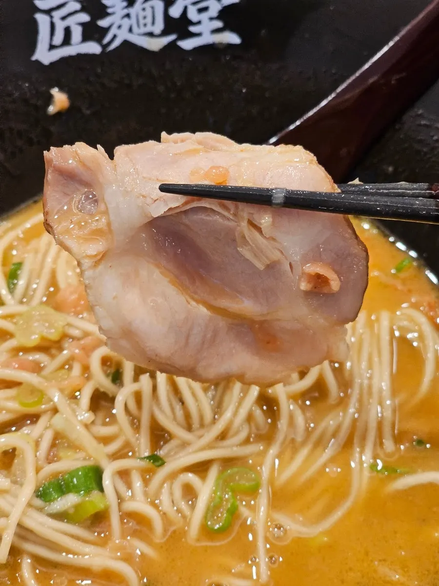Wrapping noodles in a slice of chashu