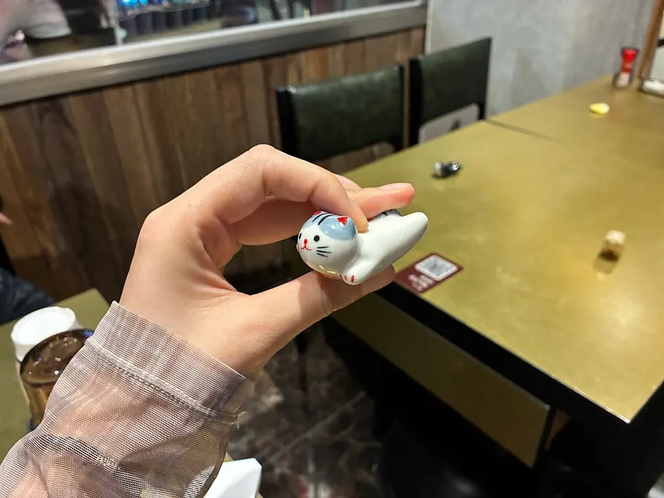 Different animal chopstick rests at each seat, Shunno Oden Nonhyeon