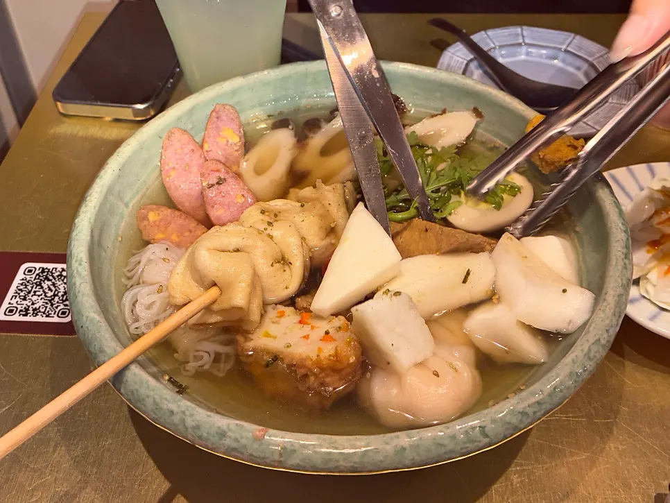 Tongs and chopsticks used to cut the oden