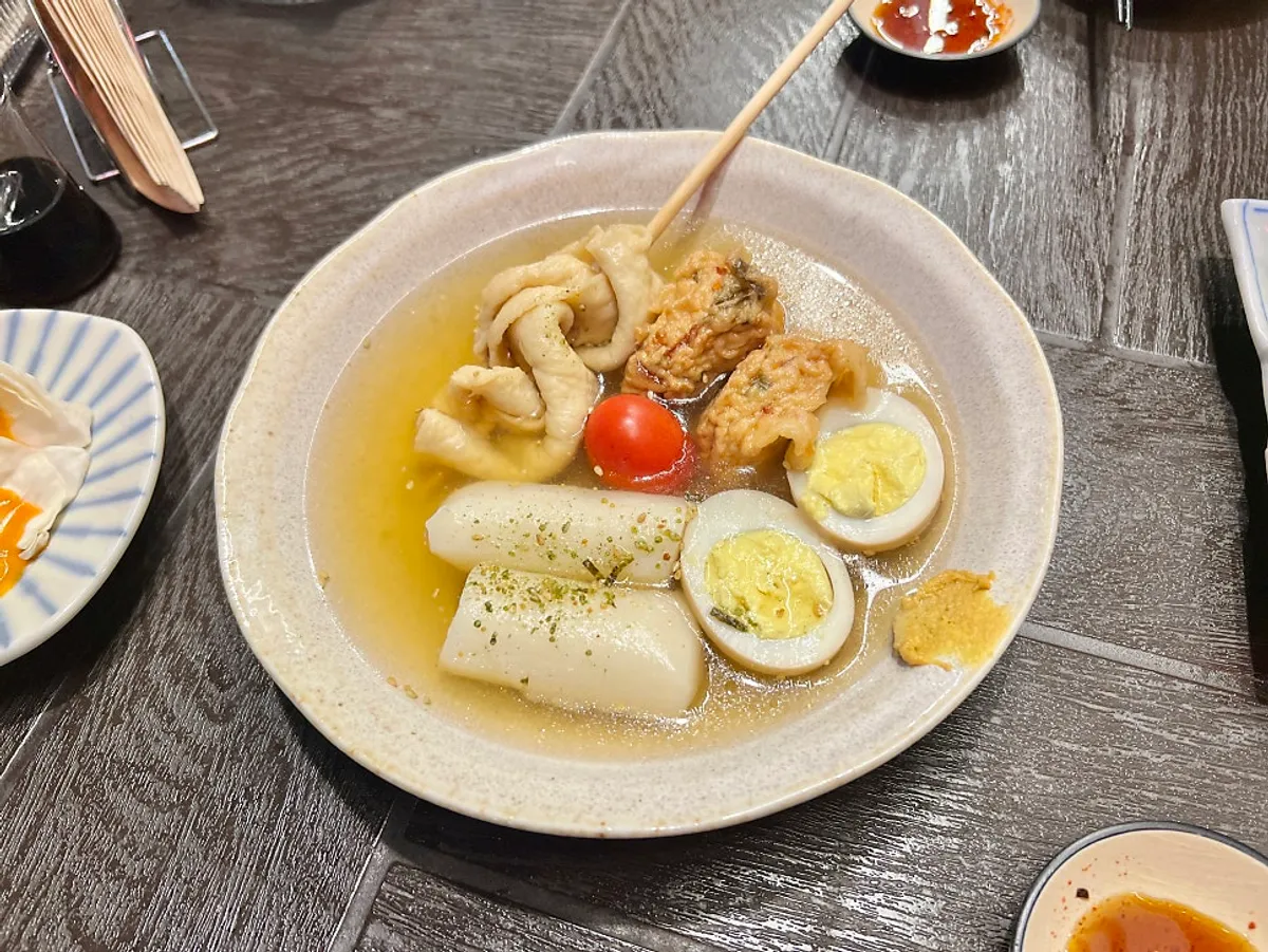 다시 육수에 담긴 오뎅 모리아와세 4종