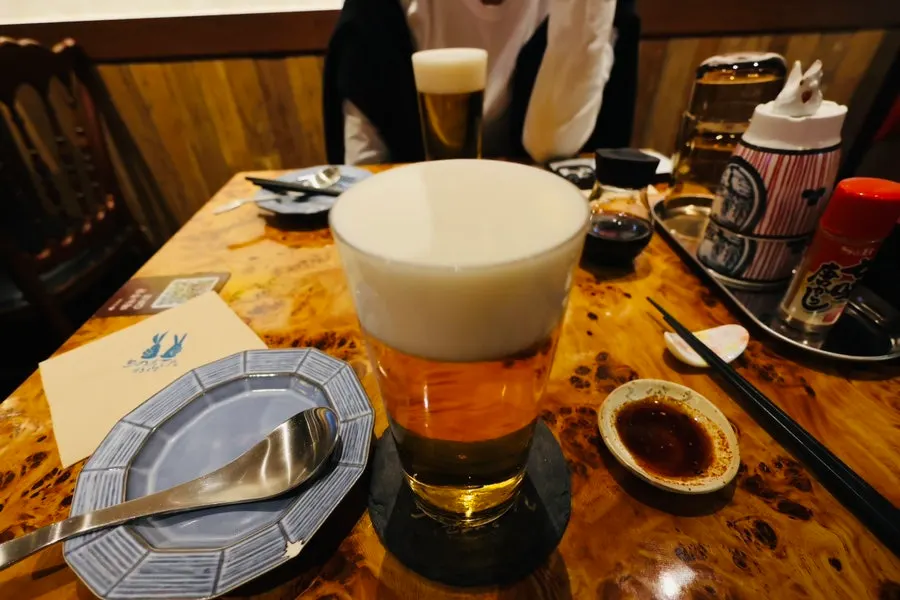 우스하리 얇은 잔에 담긴 생맥주