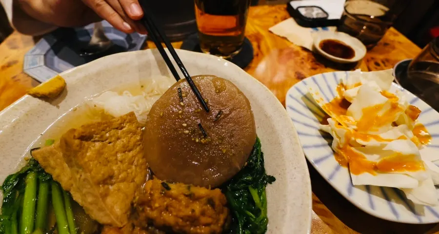 육수를 머금은 오뎅 무 한 조각