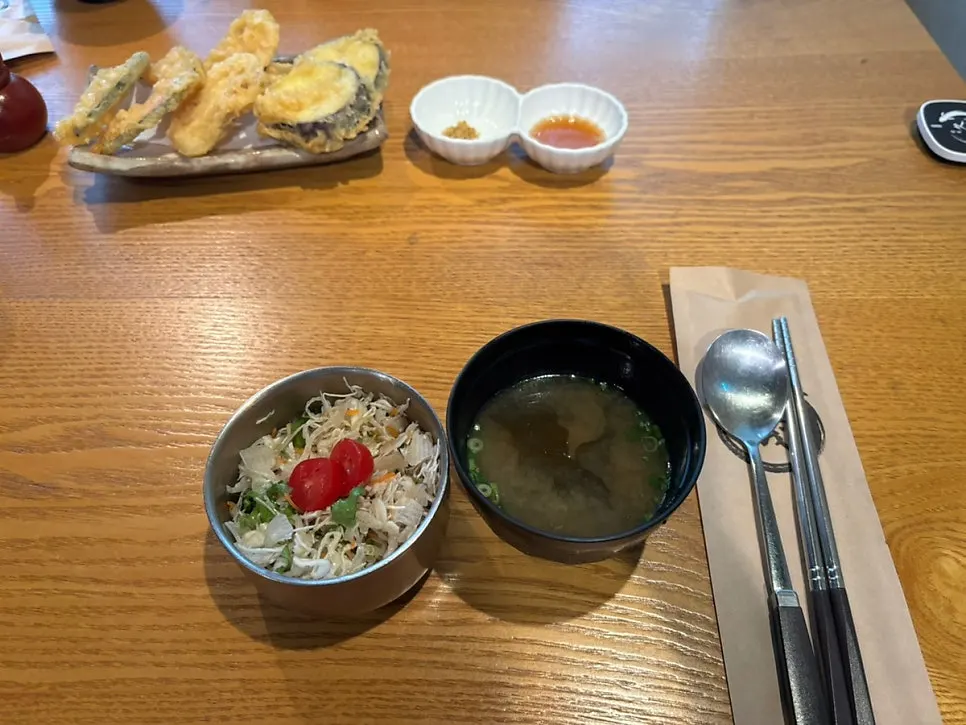 에피타이저 야채튀김 접시 클로즈업