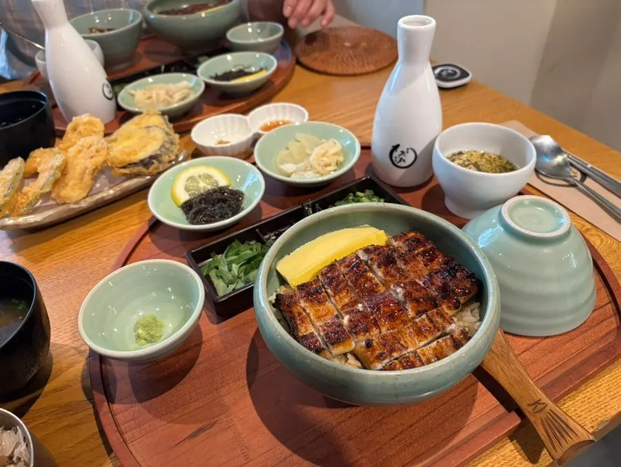 반찬까지 정갈하게 세팅된 한상