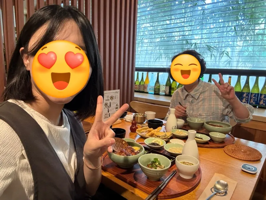 쪽파와 김가루를 넣어 비빈 장어덮밥