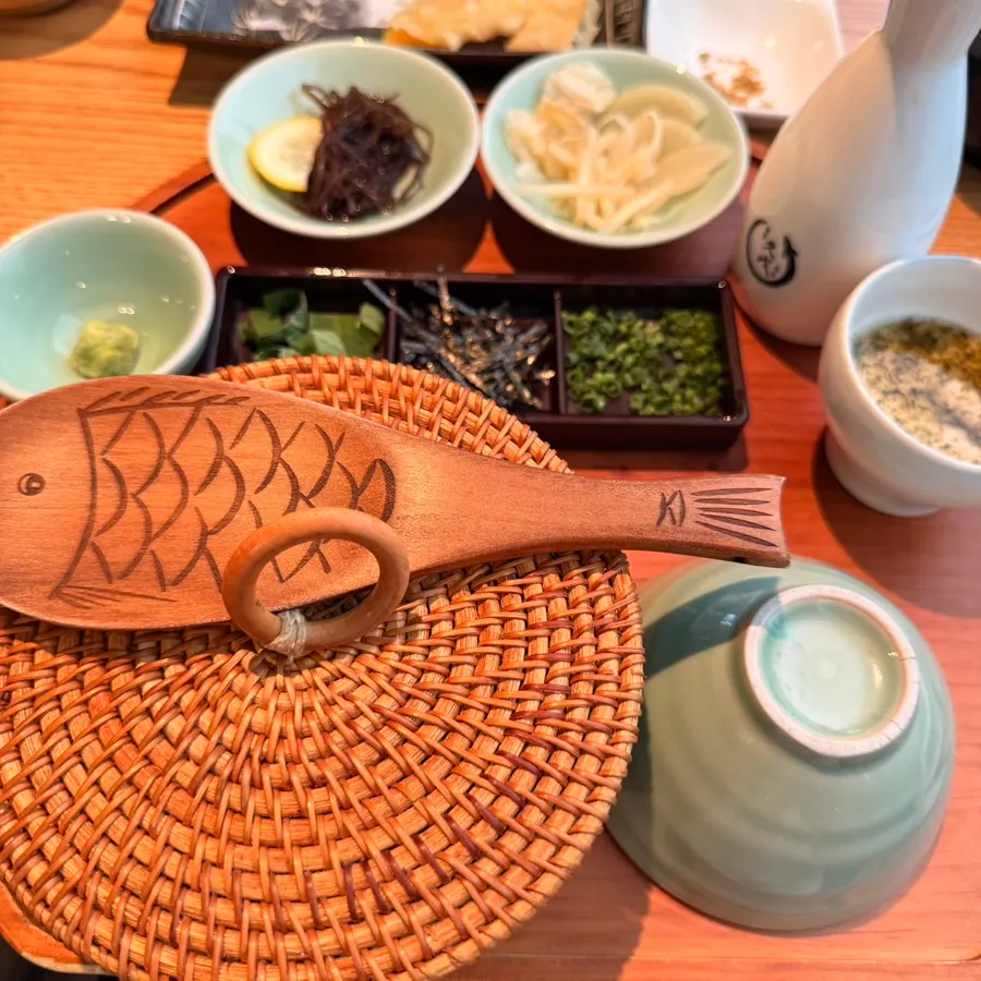 Single-serving spread with steamed egg and side dishes