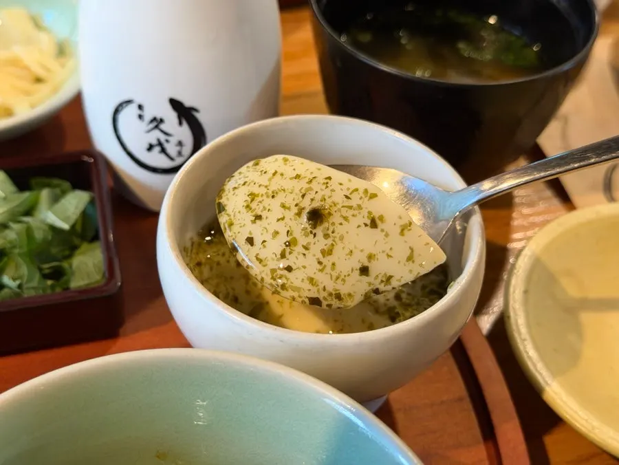 A bowl of eel ochazuke topped with ginger