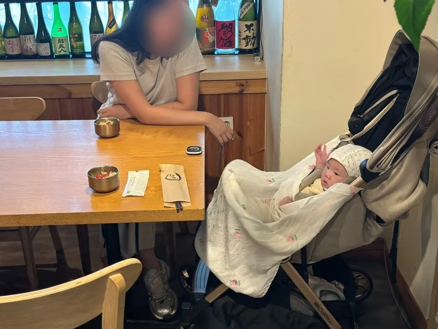 Wide table spacing that fits a stroller