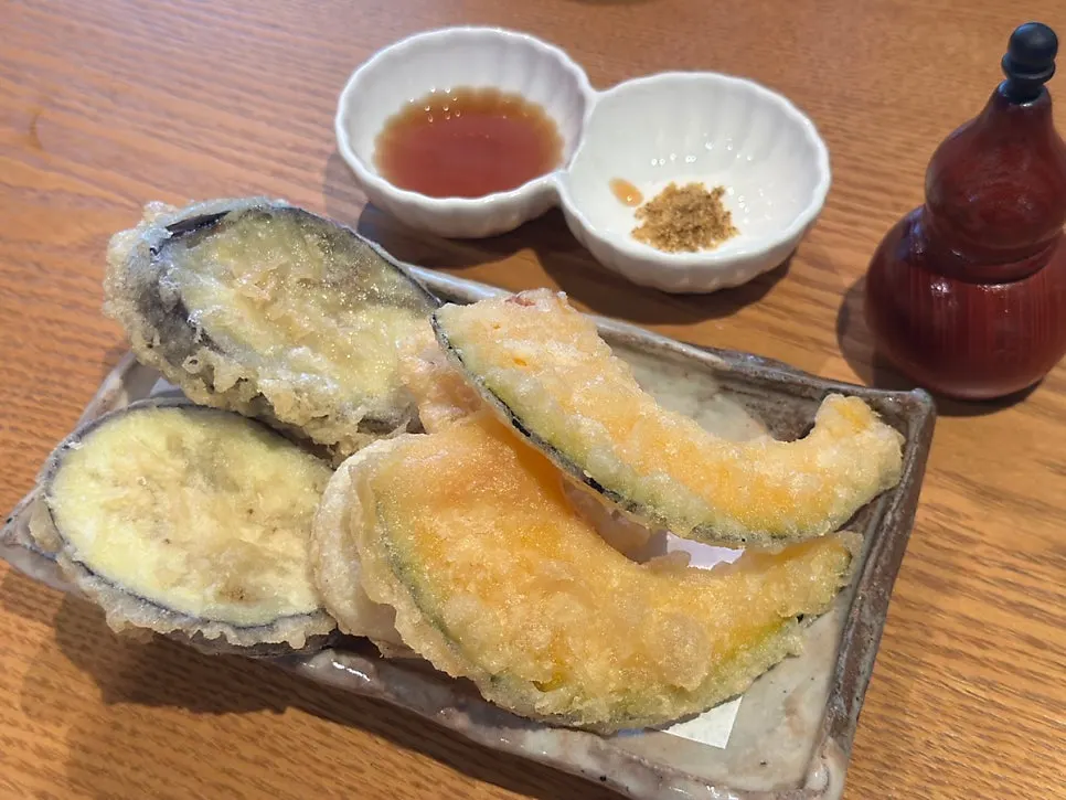 Japanese-style tempura included with the hitsumabushi