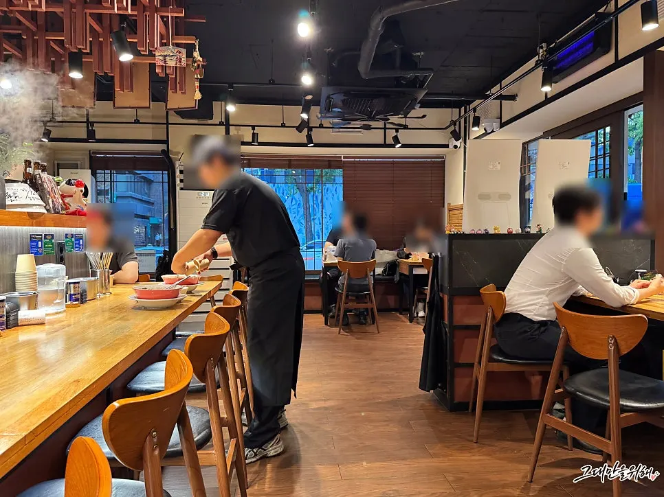 멘츠루 시청점 매장 내부 좌석 전경