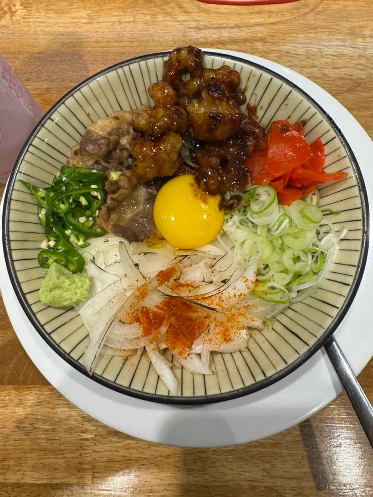 A bowl of hormone-don beef intestine rice bowl at Mentsuru City Hall Branch