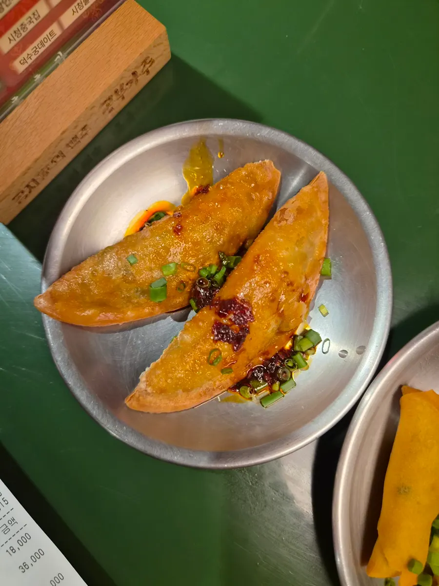 Crispy spring rolls with chili sauce