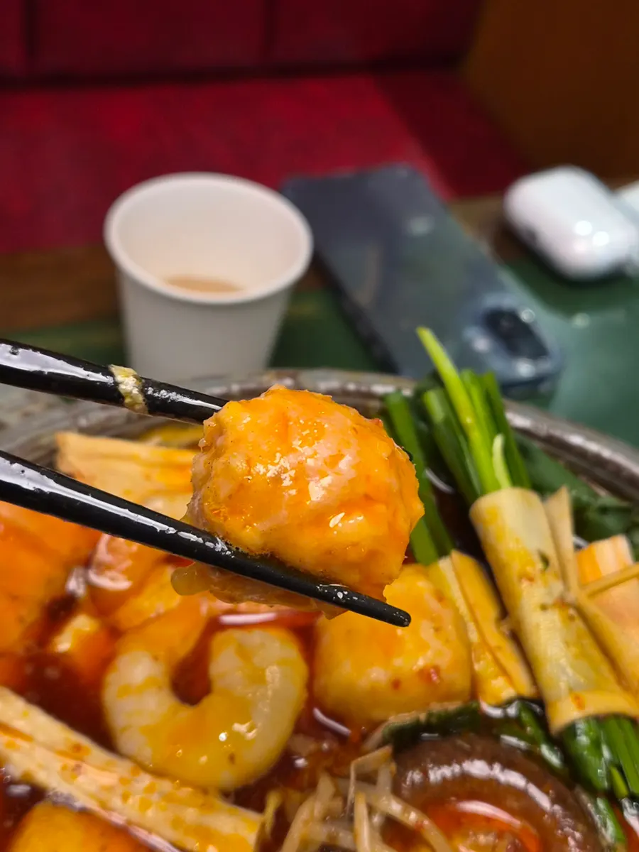 Bubbling mala hot pot broth
