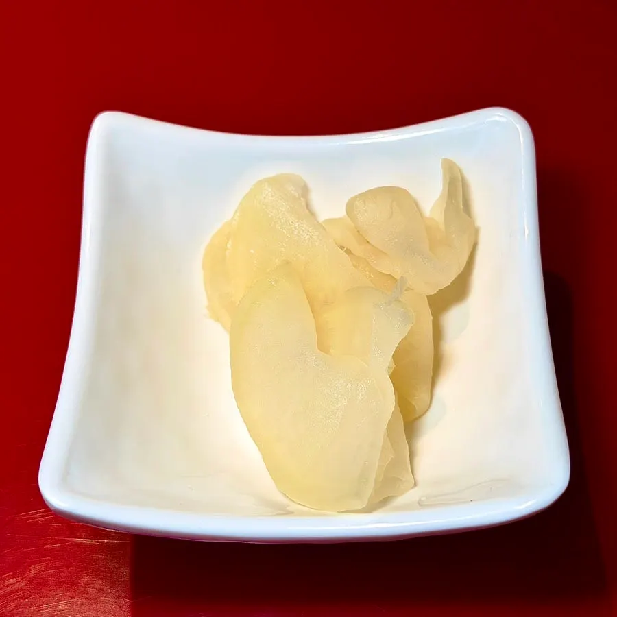 꼬치가 담긴 후후촨 마라전골