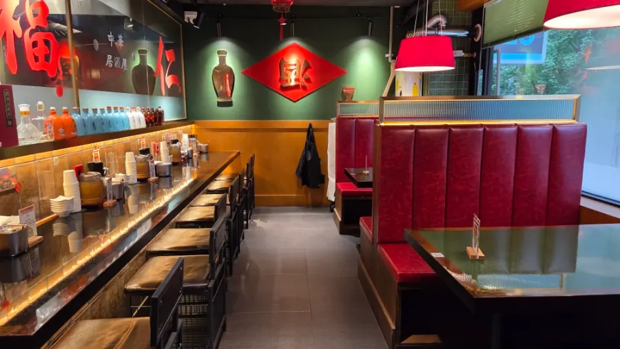 Huhugwan's modern Chinese izakaya atmosphere
