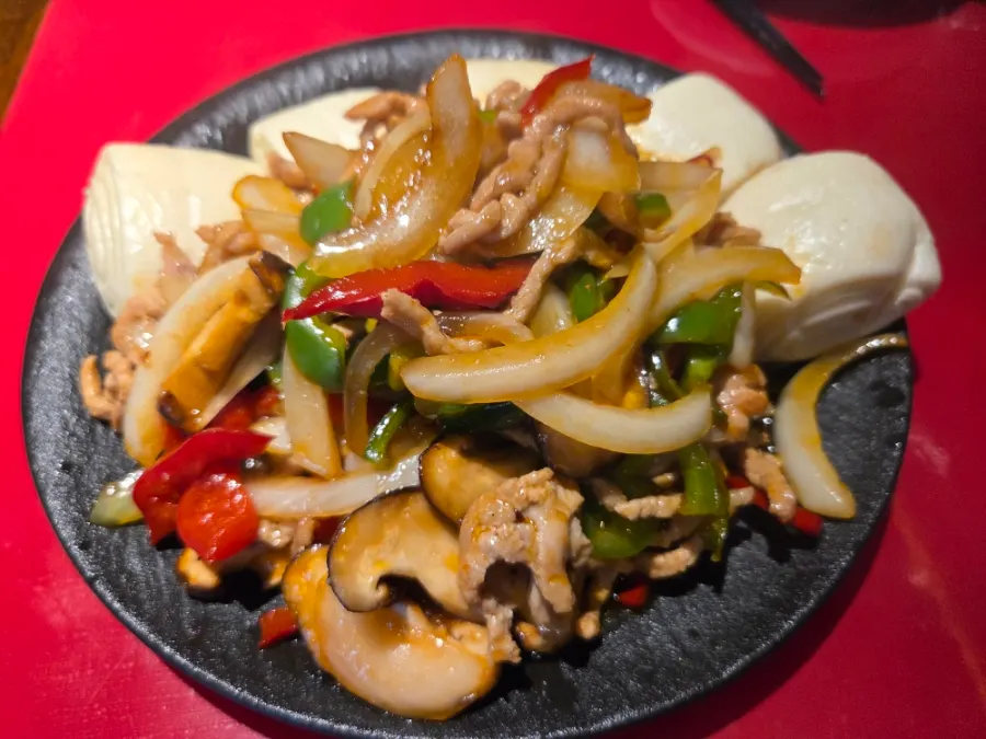 Pepper beef full of wok char