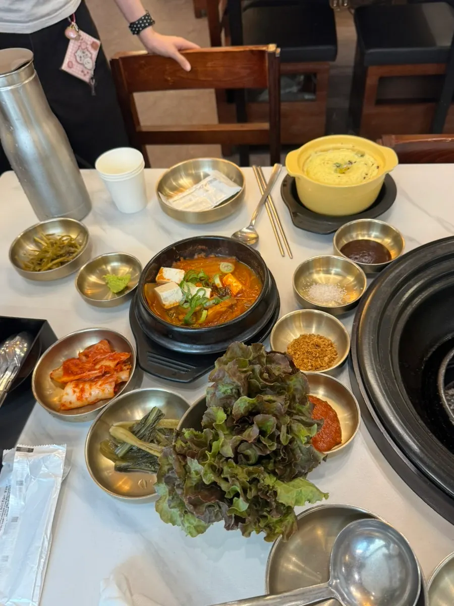 금성회관에서 즐긴 고기 곁들임 메뉴