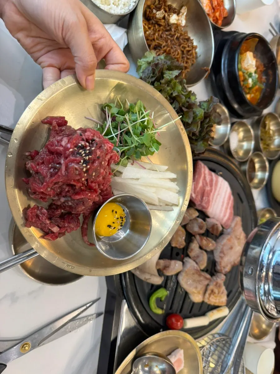 한우육회와 한우육사시미 예약 서비스 안내