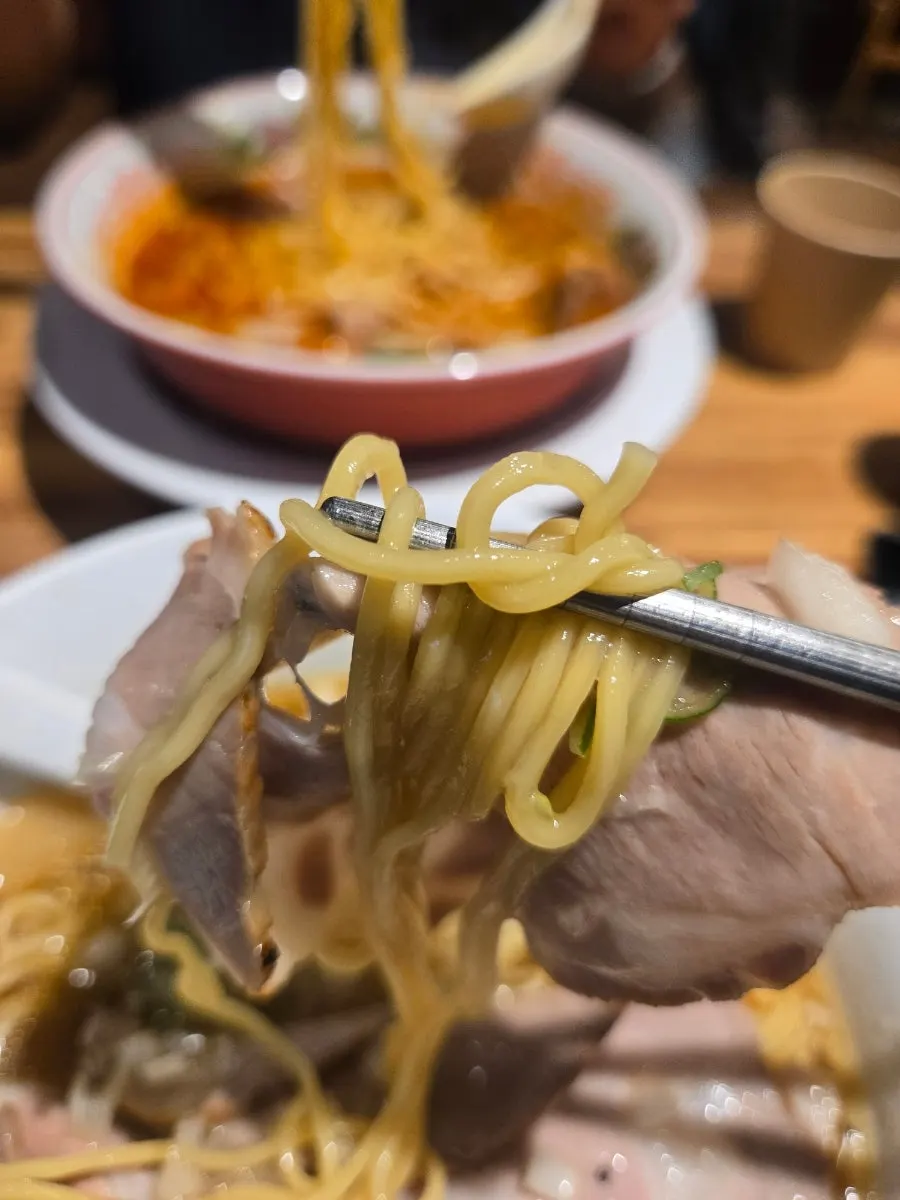 차슈와 반숙 계란, 죽순이 올라간 쇼유라면