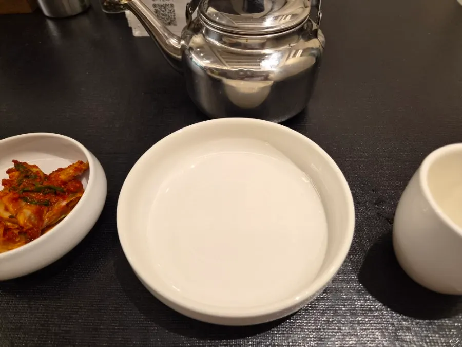 고즈넉한 분위기의 탄백 실내