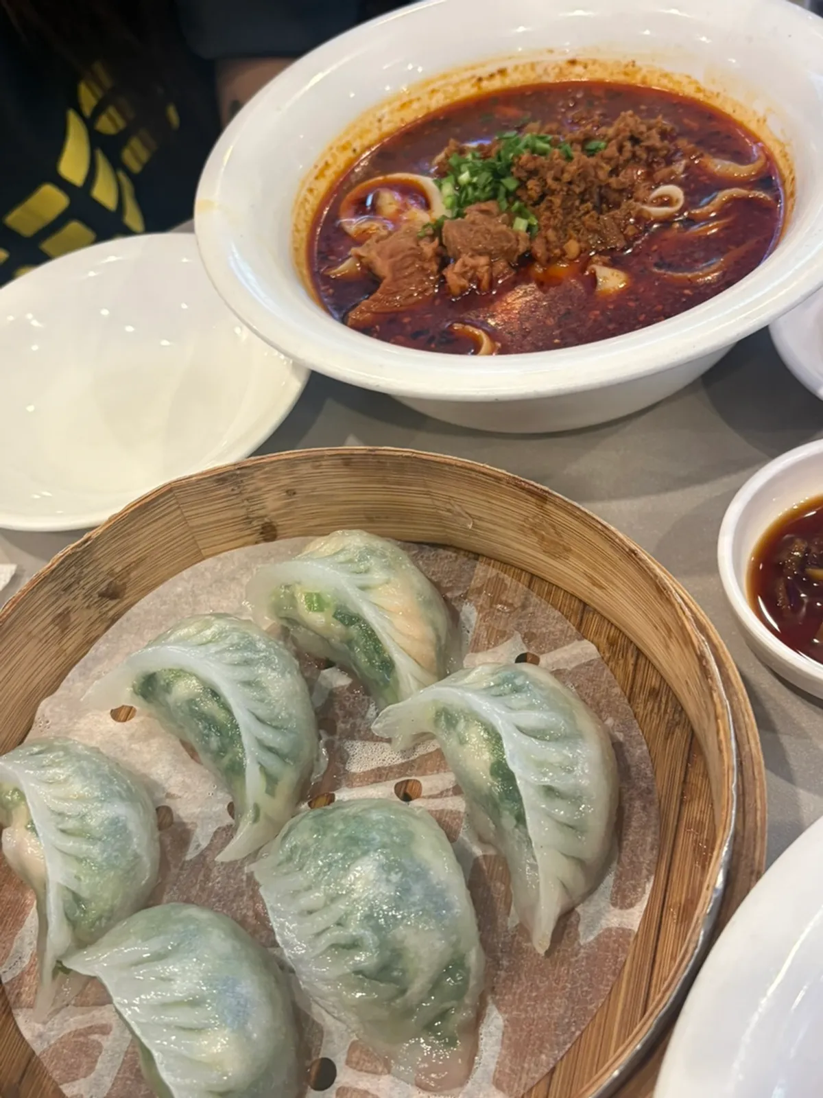 Tampilan akhir meja dengan Sichuan-style beef noodles dan sujeongdal mandu