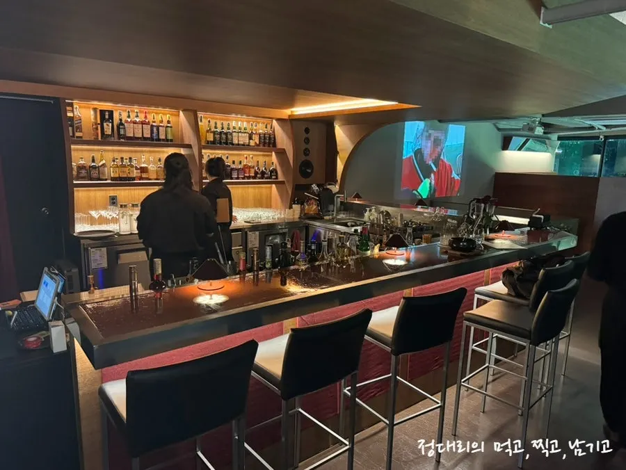 사이드바 인 팝 깔끔한 내부 전경