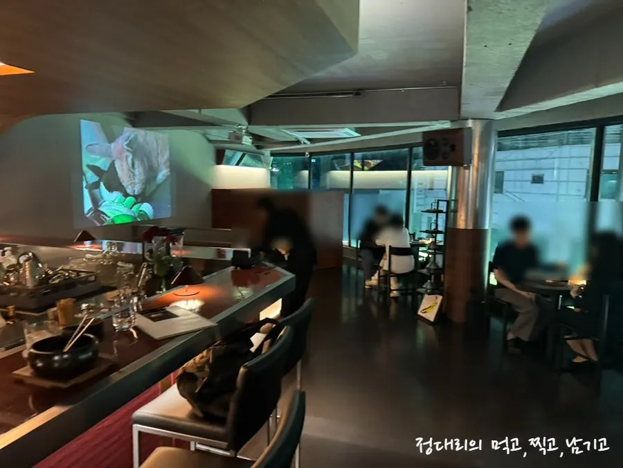 사이드바 인 팝 단체석 공간