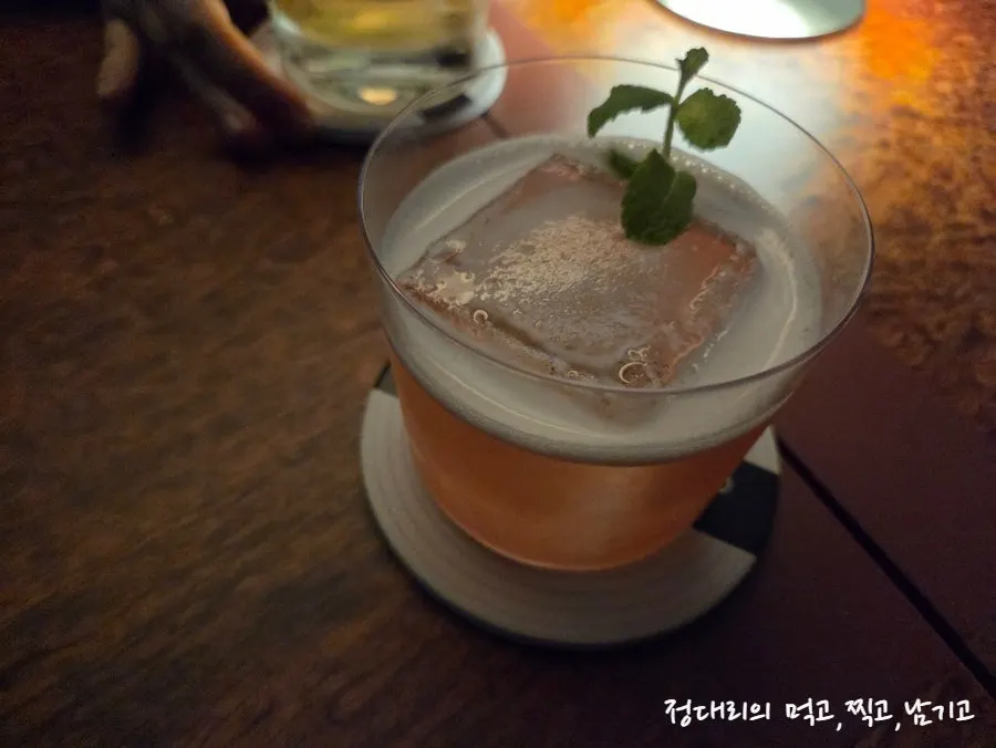 첫 잔으로 주문한 술 세 잔