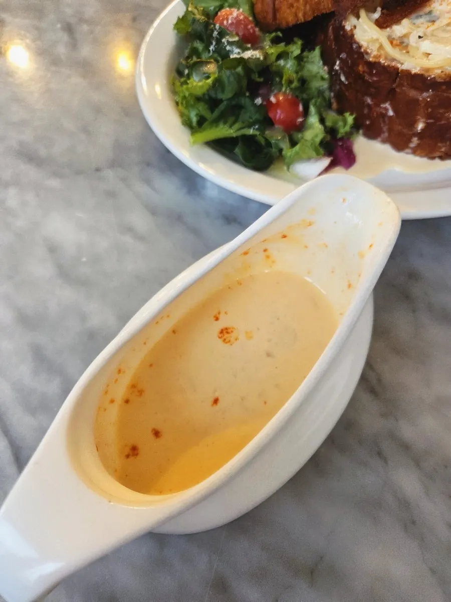 Cream sauce poured over the Mont Blanc bread