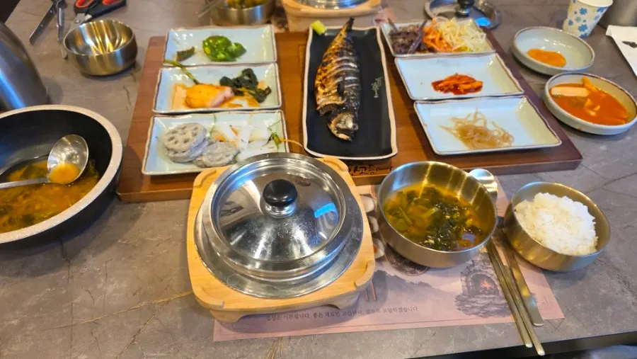 Tteokbokki and fish cake at the self bar