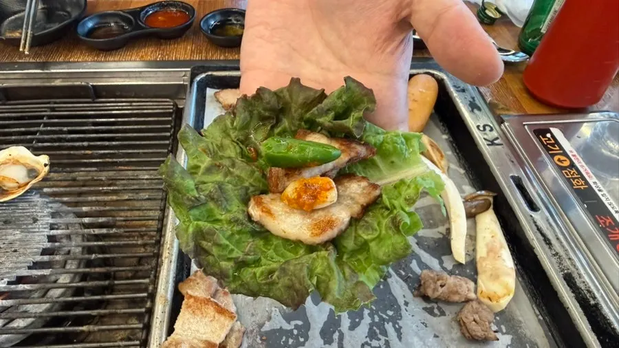 큼직한 가리비 관자와 콘치즈