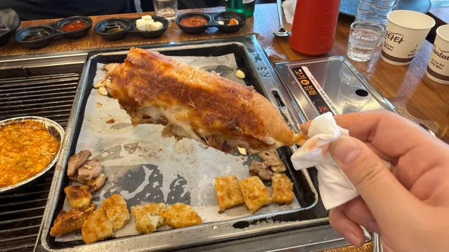 치즈를 감아 구운 후식 핫도그