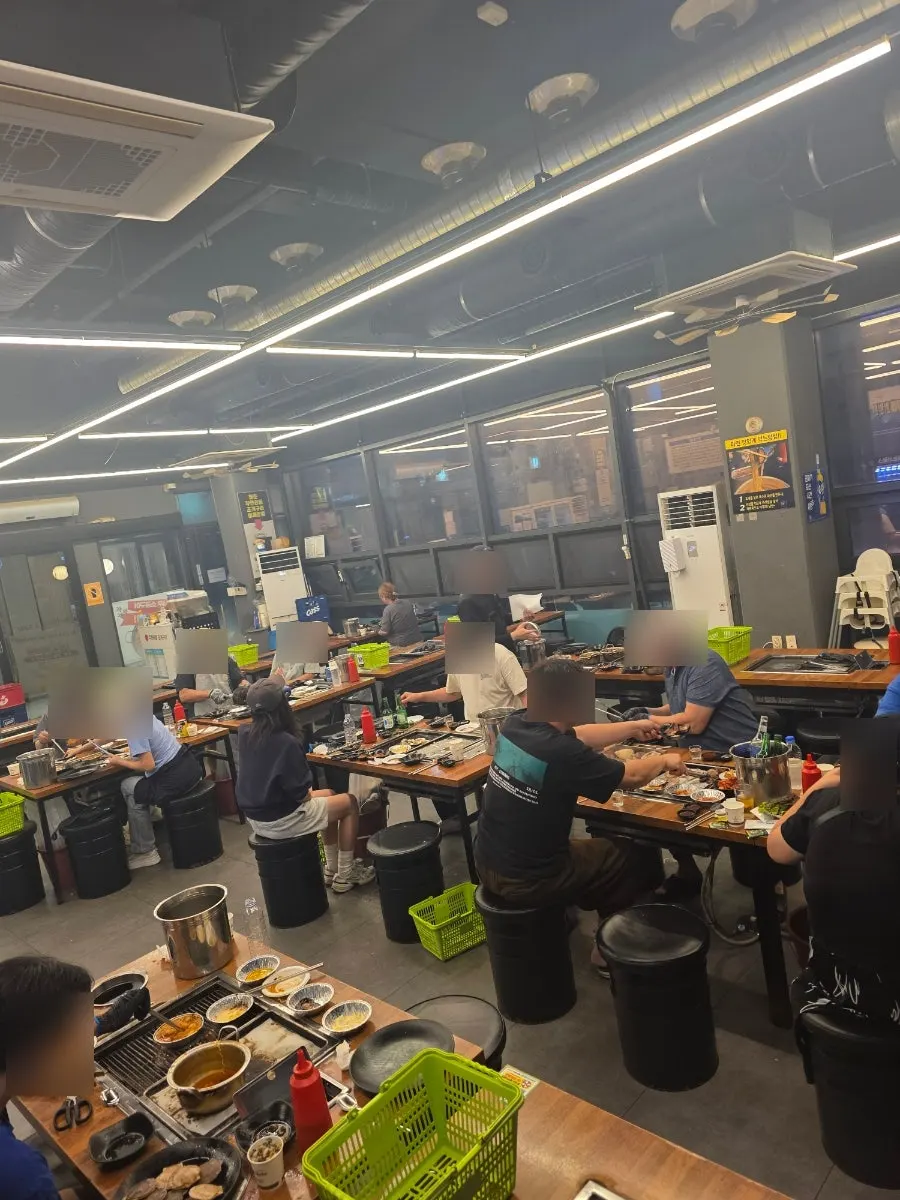 Interior packed with weekday evening customers