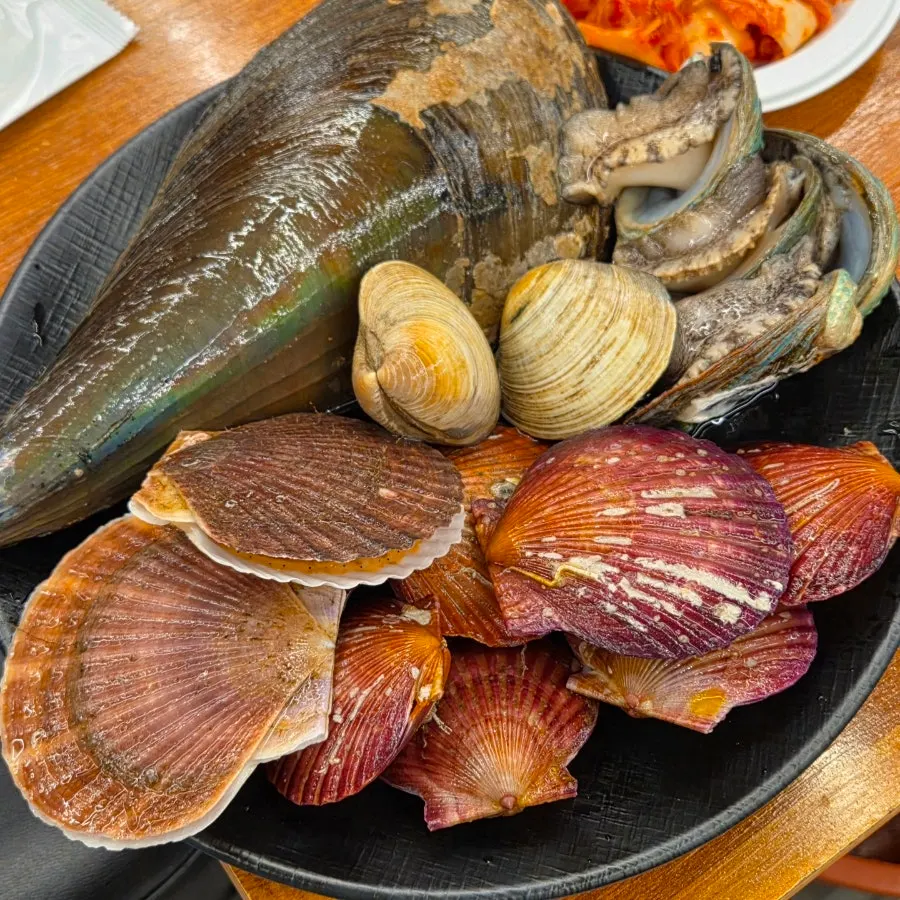 Assortment of shellfish brought back on the first plate