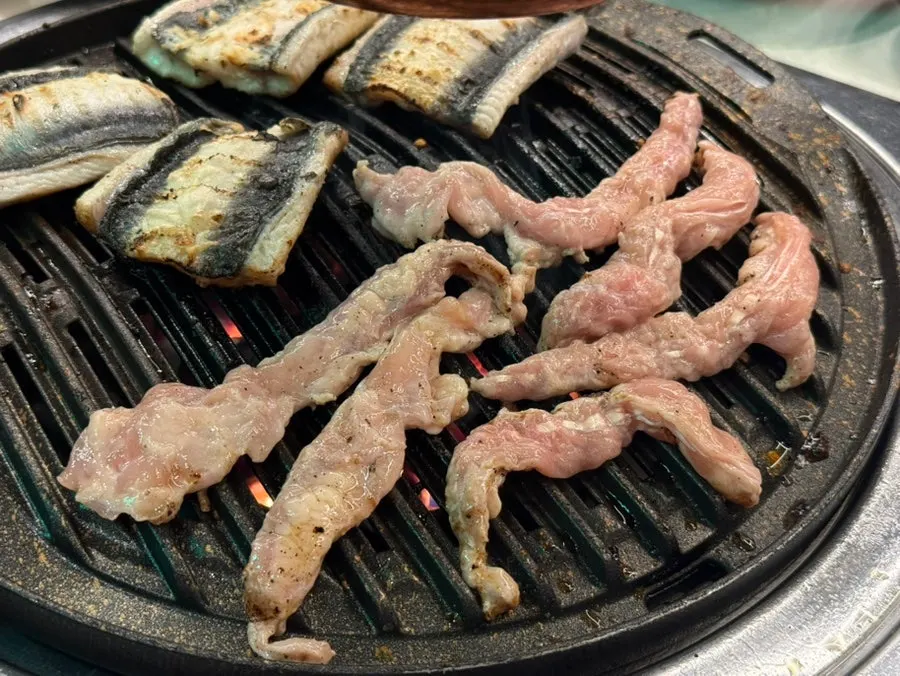 장어 위주로 가져와 다시 굽는 두 번째 판