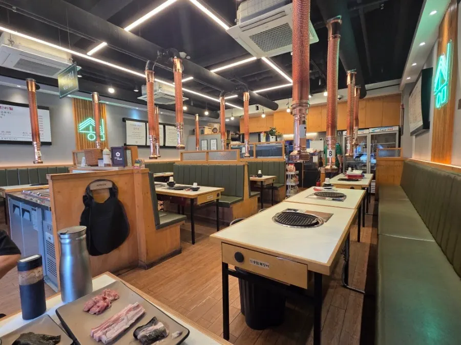 Clean interior of Songnim Bok Jangeo Siheung Baegot branch