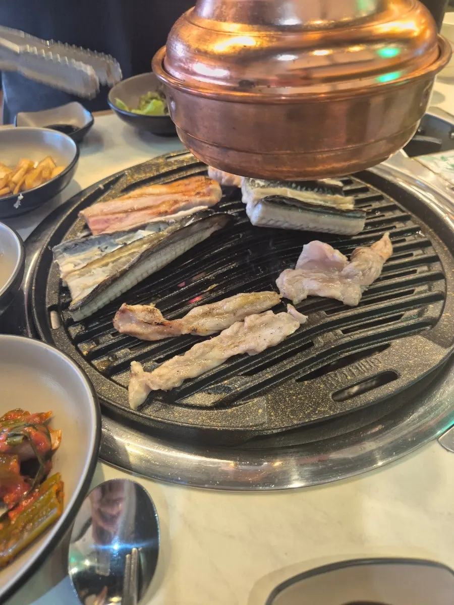 A plate of finely sliced cheongyang chili