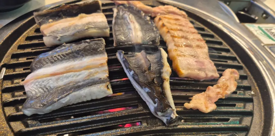 Eel, pork belly and duck neck grilled together on one pan