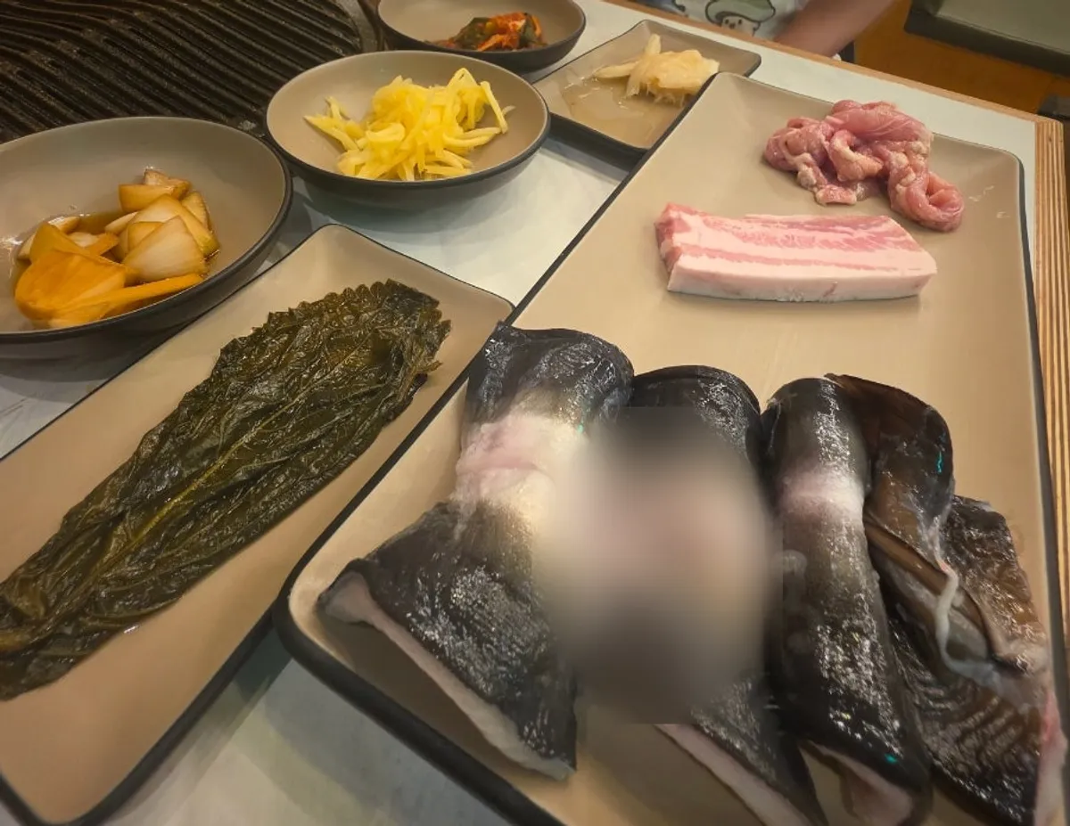 Basic plate of freshwater eel, pork belly, and chicken neck meat