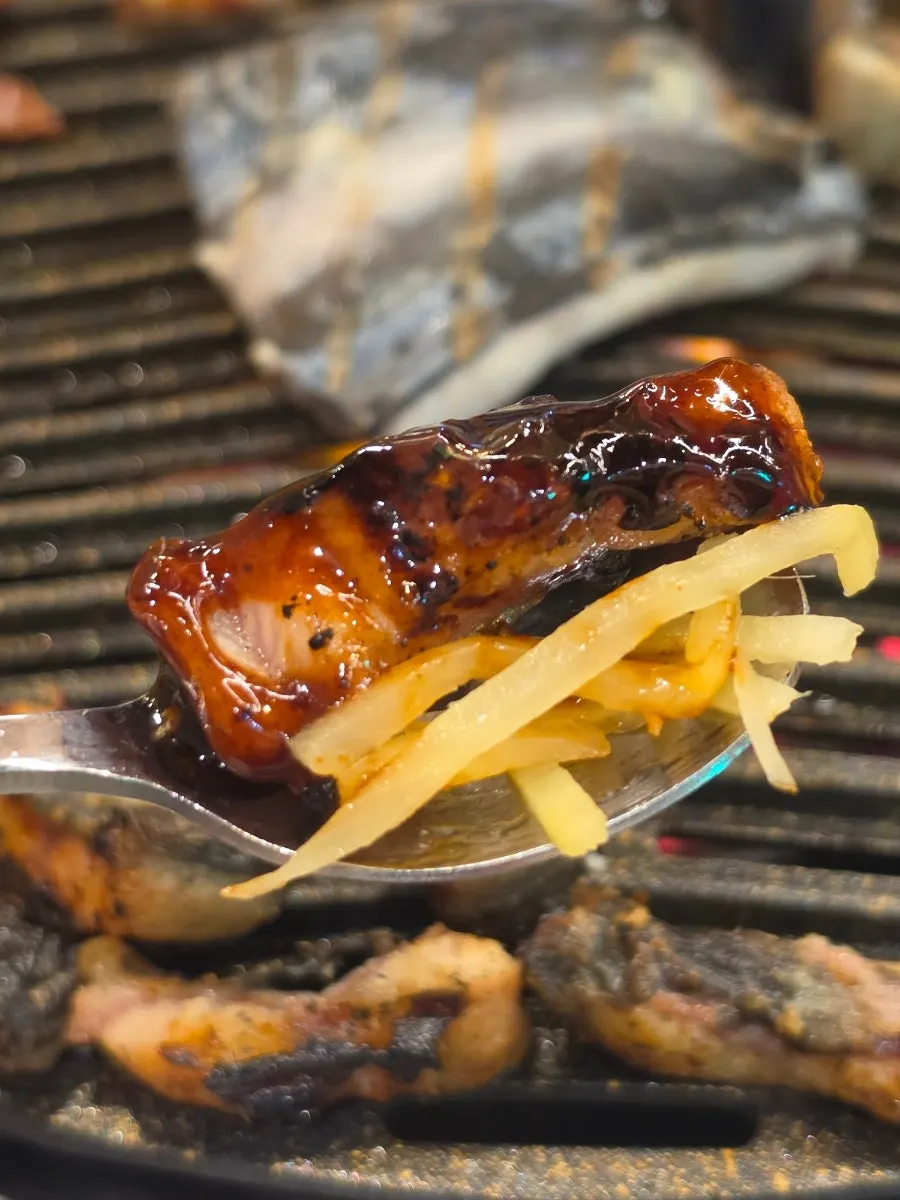Grilled eel topped with ginger slivers