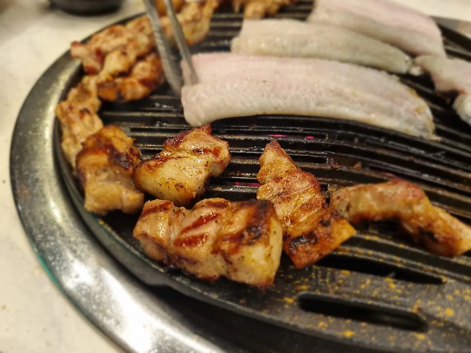 식사를 마친 장어 무한리필 테이블