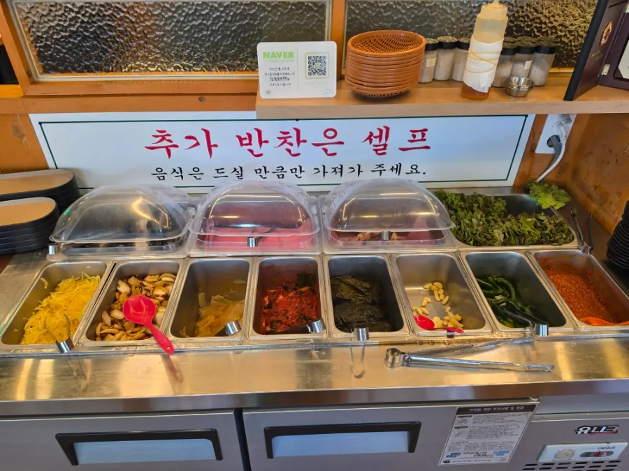 불판에서 노릇하게 구워지는 민물장어